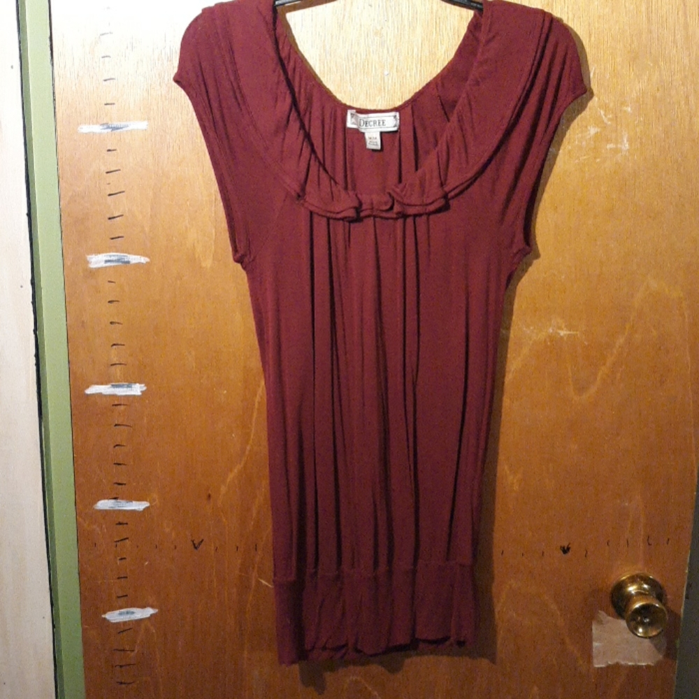 Maroon stretchy top
